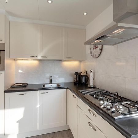 Stylish Bungalow With A Large Garden Sint Maartensvlotbrug المظهر الخارجي الصورة