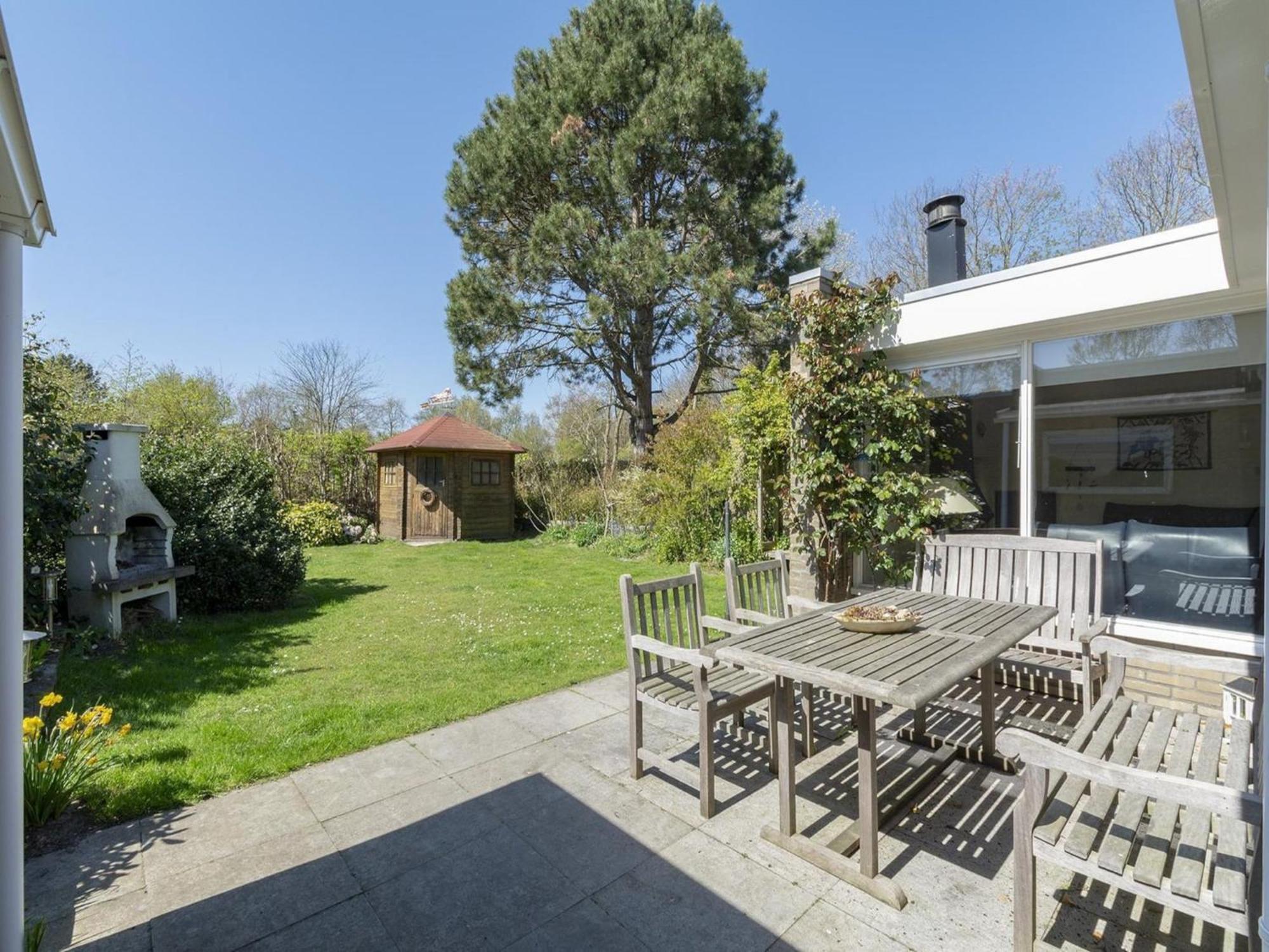Stylish Bungalow With A Large Garden Sint Maartensvlotbrug المظهر الخارجي الصورة
