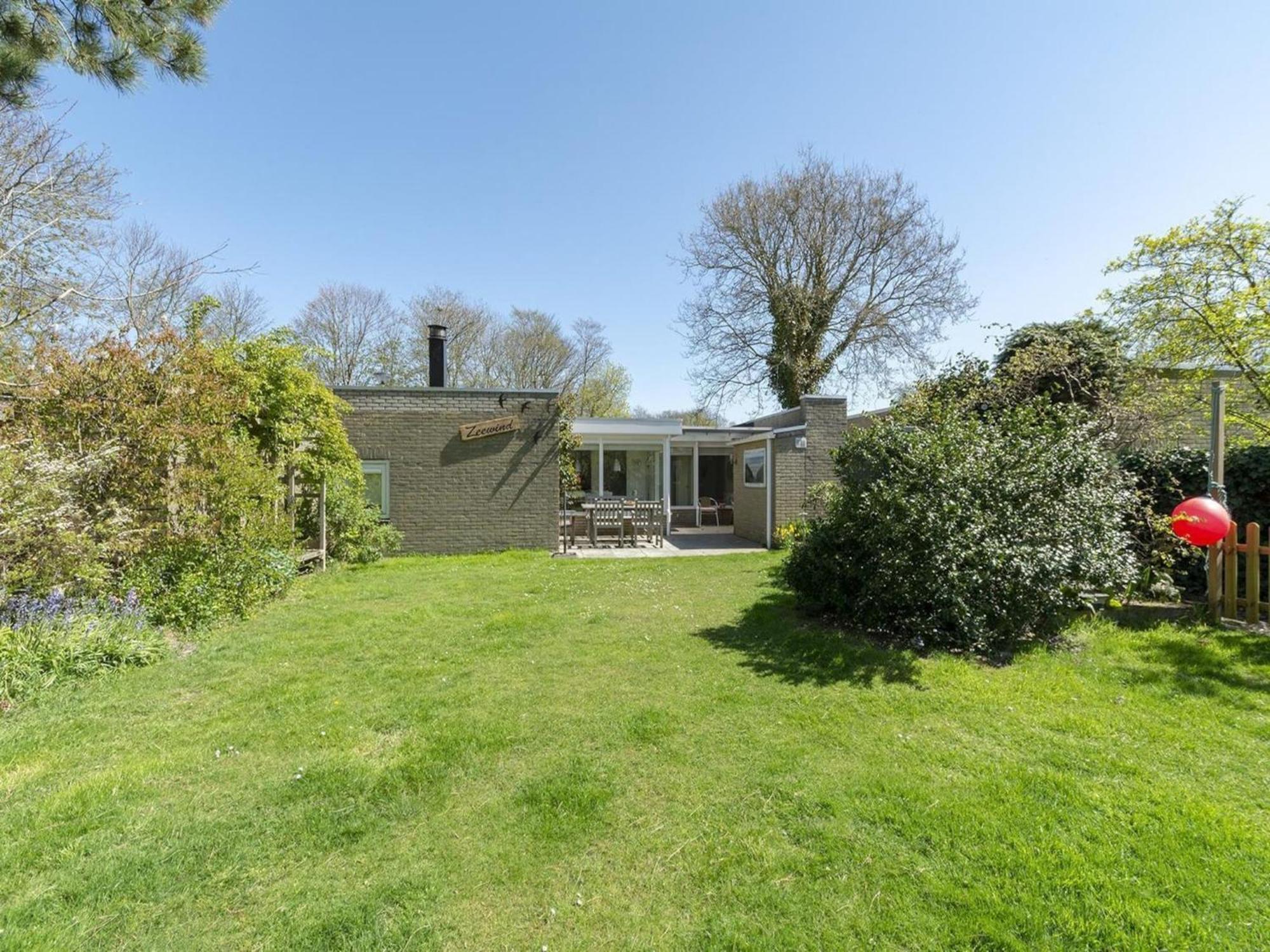 Stylish Bungalow With A Large Garden Sint Maartensvlotbrug المظهر الخارجي الصورة