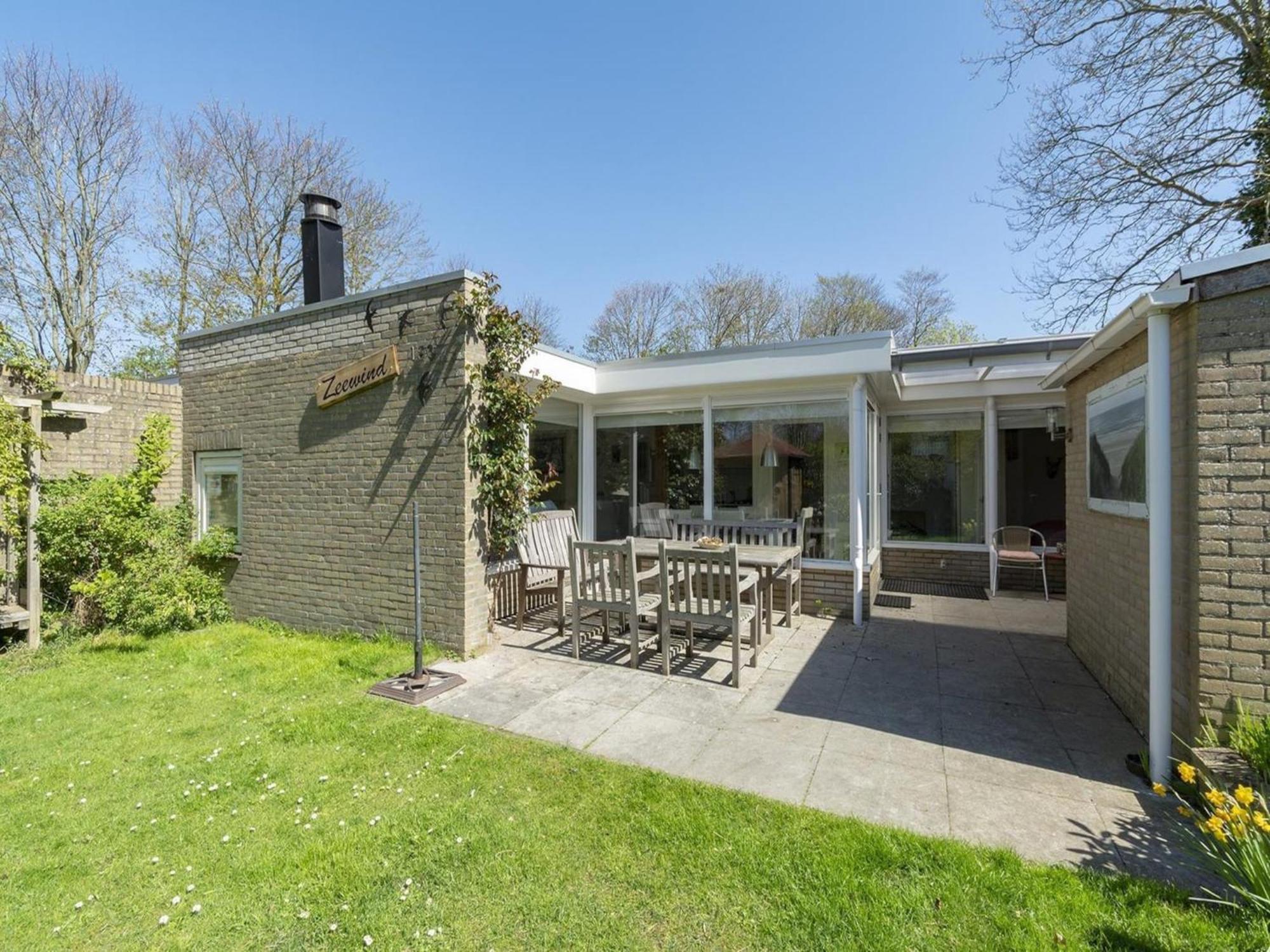 Stylish Bungalow With A Large Garden Sint Maartensvlotbrug المظهر الخارجي الصورة