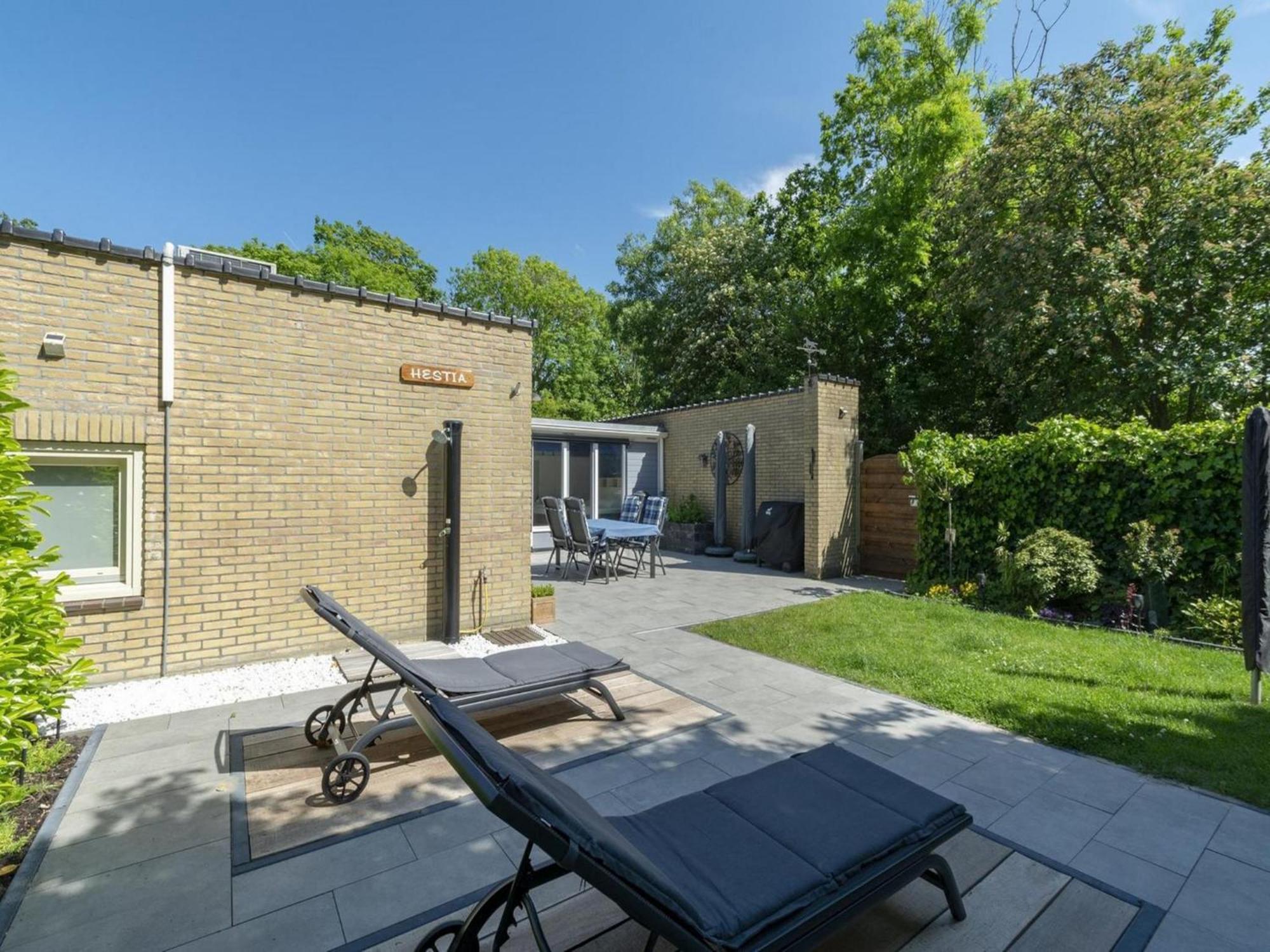 Stylish Bungalow With A Large Garden Sint Maartensvlotbrug المظهر الخارجي الصورة
