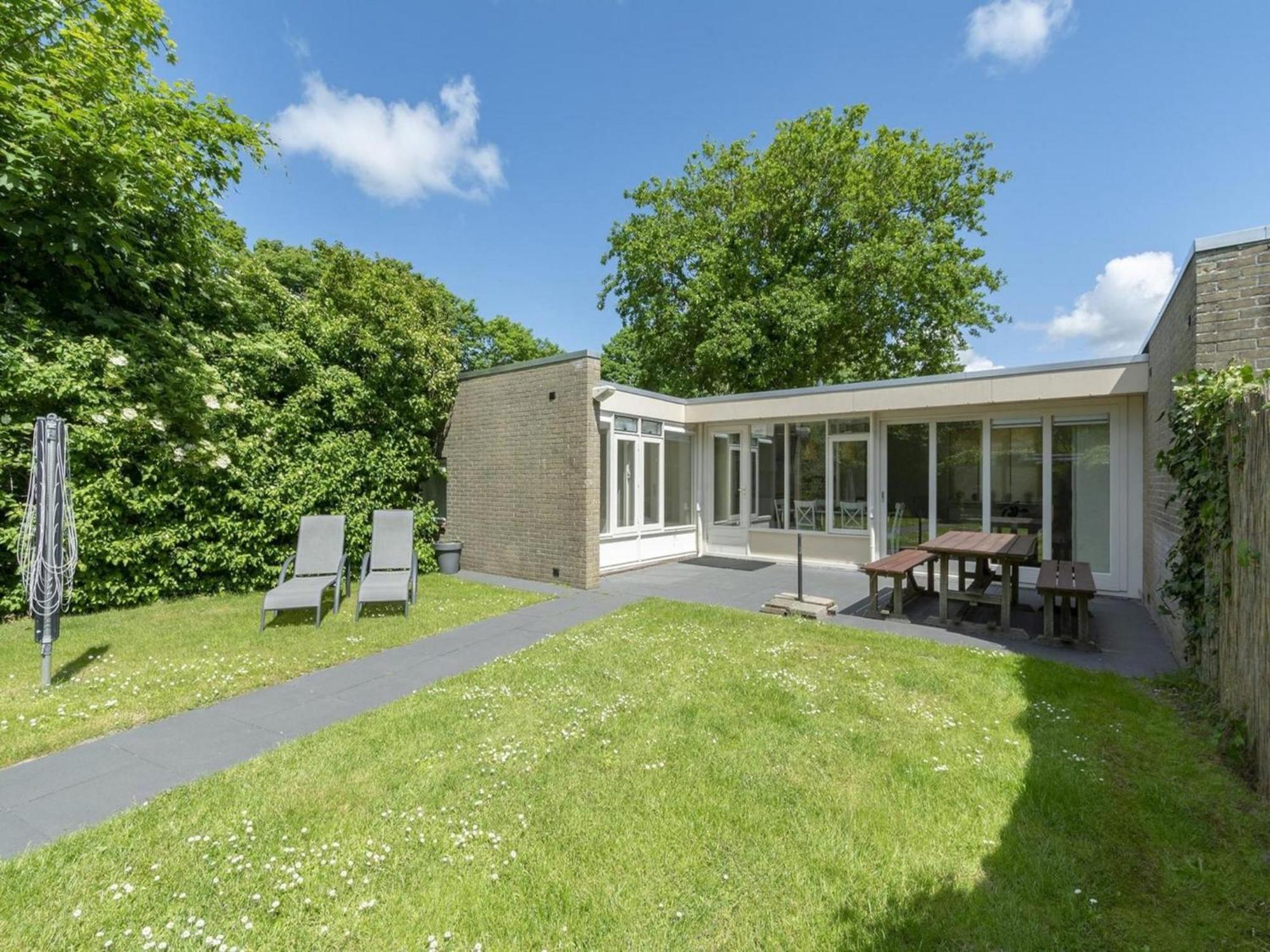Stylish Bungalow With A Large Garden Sint Maartensvlotbrug المظهر الخارجي الصورة